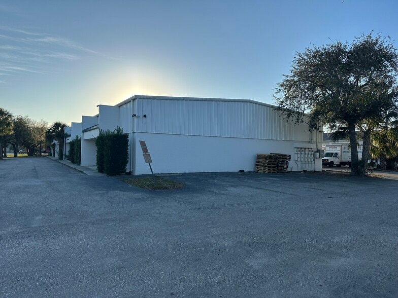 More Photos Of 18480 Paulson Dr, Port Charlotte Warehouse For Sale