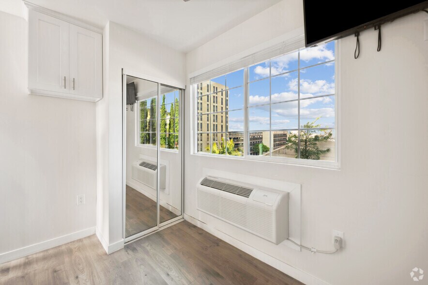 More Photos Of 2025 W 3rd St, Los Angeles Hotel For Lease