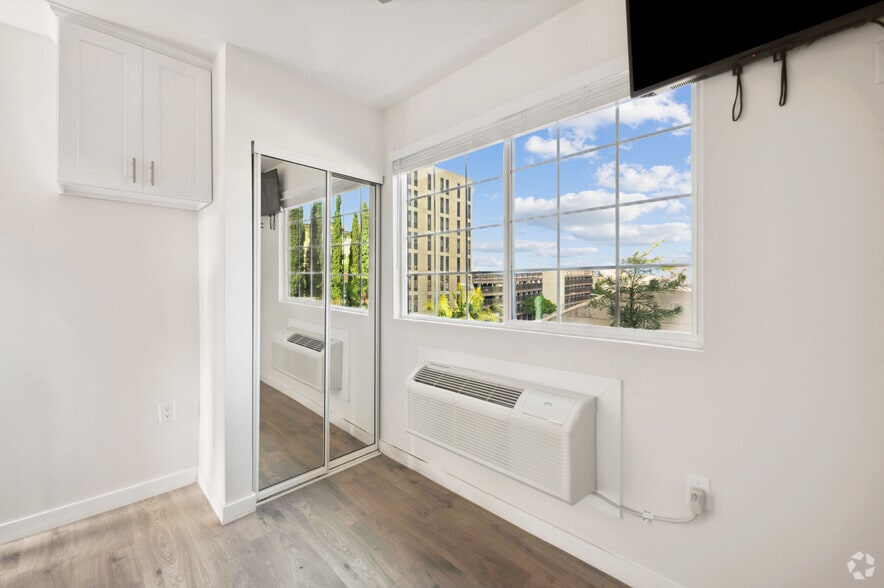 More Photos Of 220 S Alvarado St, Los Angeles Hotel For Sale