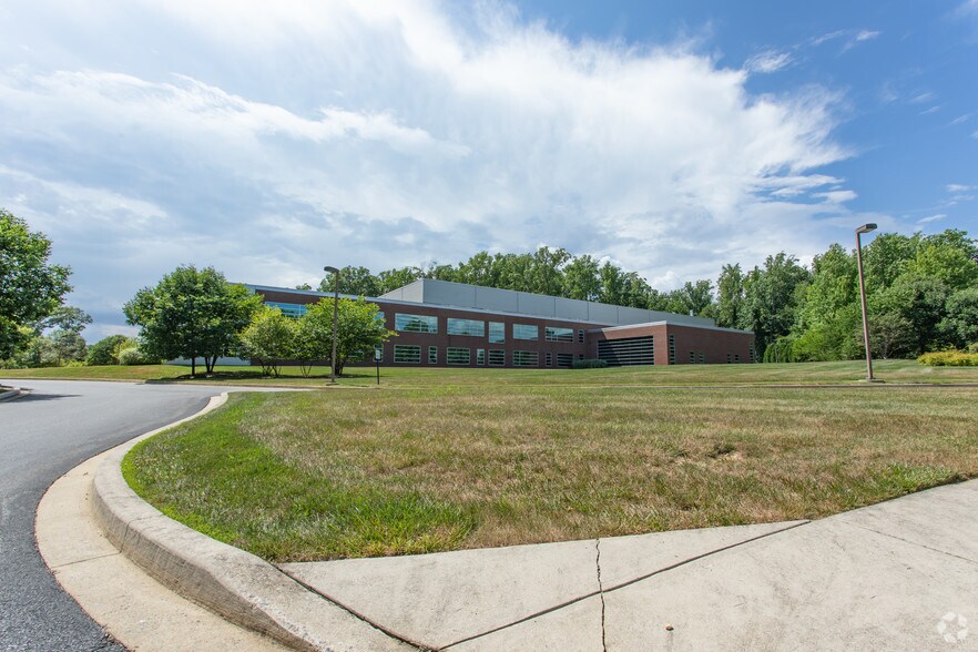 More Photos Of 1204 Technology Dr, Aberdeen Flex For Sale
