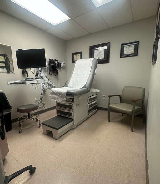 More Photos Of 65 Lacey Rd, Whiting Medical For Sale