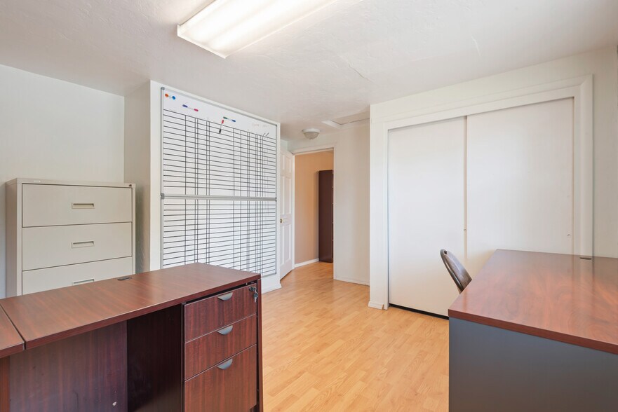 More Photos Of 1660 River Rd, Eugene Office For Lease