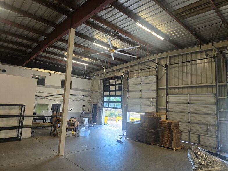 More Photos Of 1102 N Rome Ave, Tampa Warehouse For Lease
