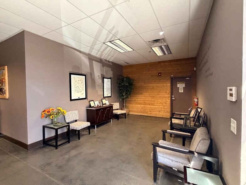 More Photos Of 4580 W Sahara Ave, Las Vegas General Retail For Lease