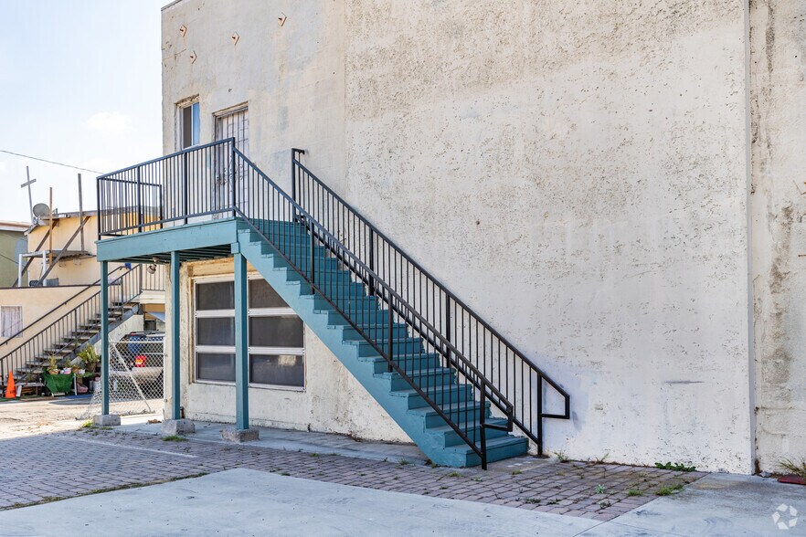 More Photos Of 4333-4335 W 147th St, Lawndale Office For Sale