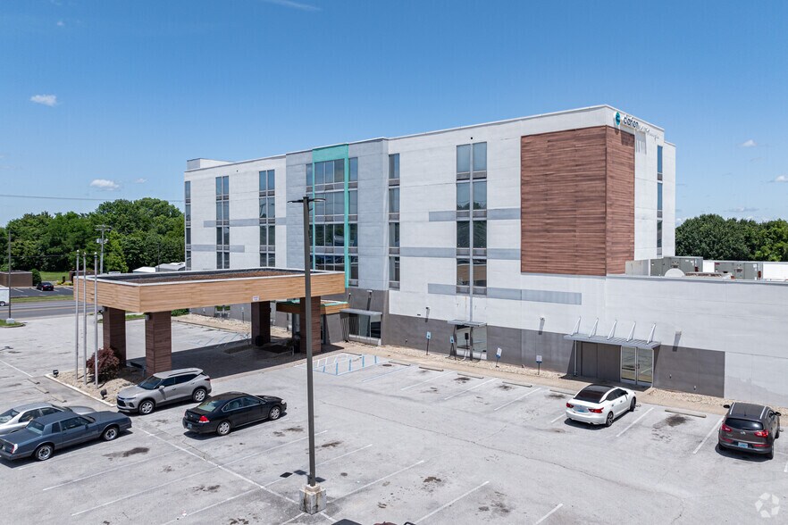 More Photos Of 2910 Fort Campbell Blvd, Hopkinsville Hotel For Sale