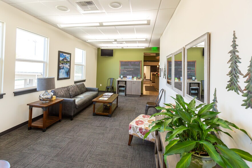 More Photos Of 200 W Railroad Ave, Plains Medical For Sale