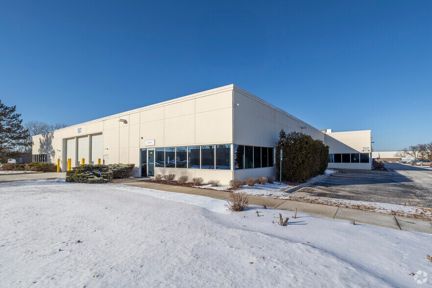 Primary Photo Of 351-425 Country Club Dr, Bensenville Warehouse For Lease
