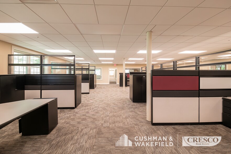 More Photos Of 4420 Sherwin Rd, Willoughby Office For Lease