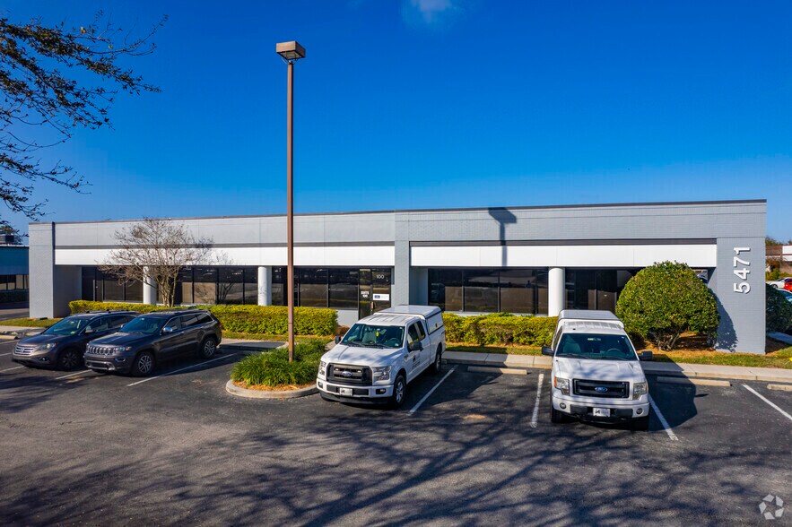 More Photos Of 5471 W Waters Ave, Tampa Flex For Lease