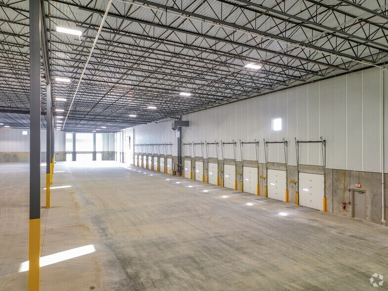 More Photos Of 400 Trey St, Jeffersonville Distribution For Lease