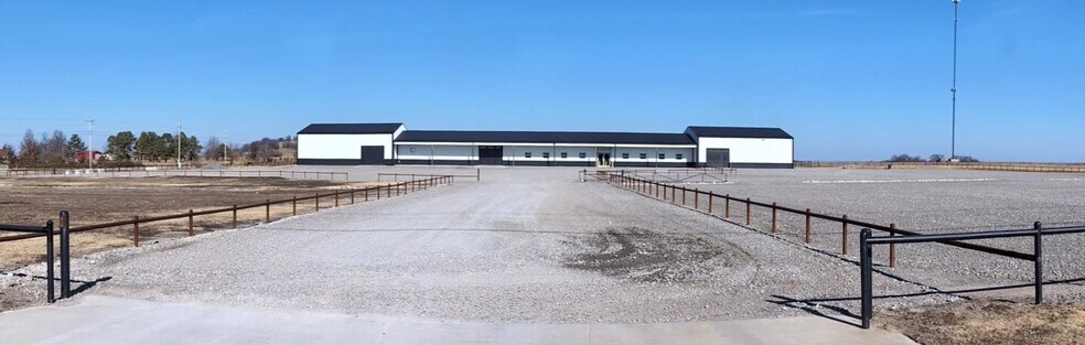 More Photos Of 26091 OK-51, Wagoner Showroom For Sale