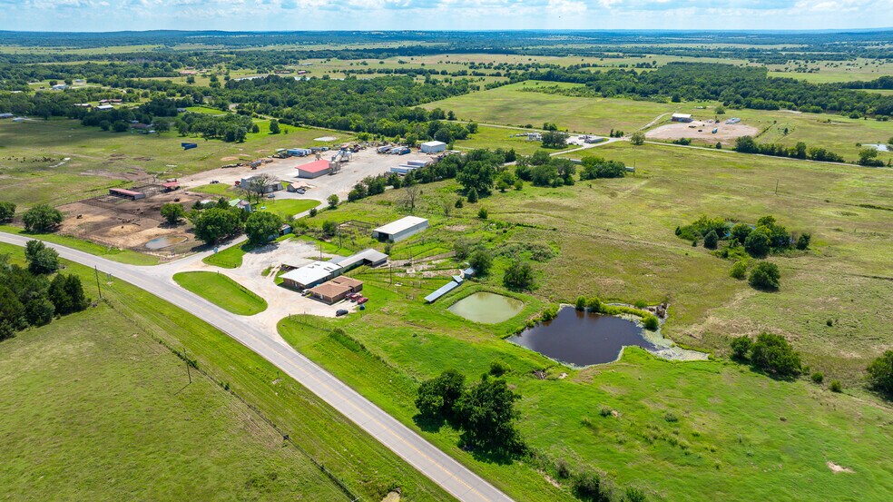 More Photos Of 1853 S Broadway St, Coalgate Flex For Sale