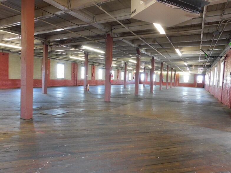 More Photos Of 813 N 4th St, Allentown Warehouse For Lease