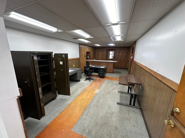 More Photos Of 208 Market St, Cumberland Lumberyard For Sale