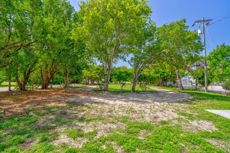 More Photos Of 14 125th Street Gulf, Marathon Office Residential For Sale