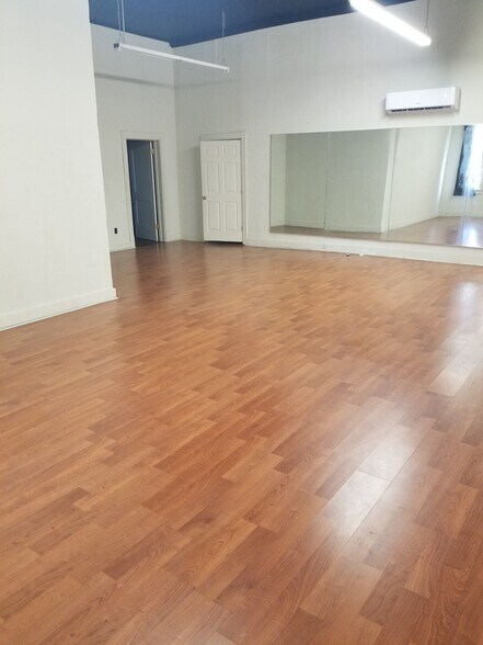 More Photos Of 114 N Church St, Waverly Loft Creative Space For Lease