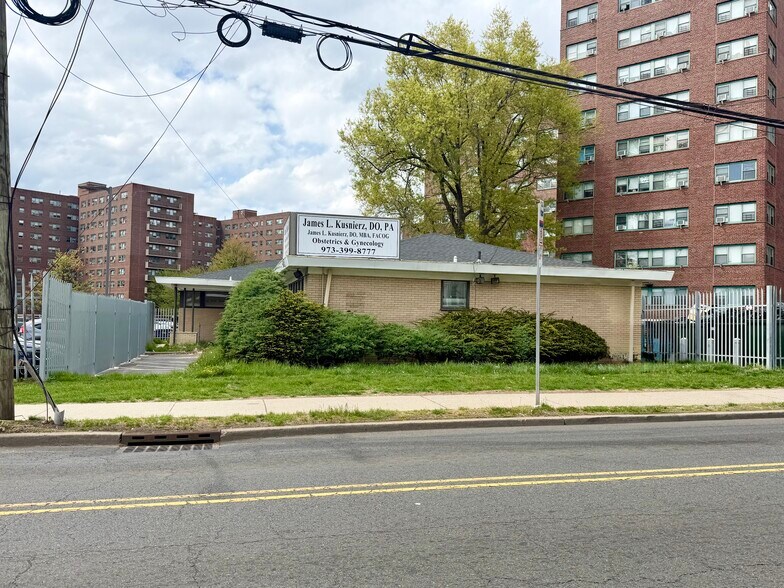 More Photos Of 853-855 Grove St. st, Irvington Healthcare For Lease