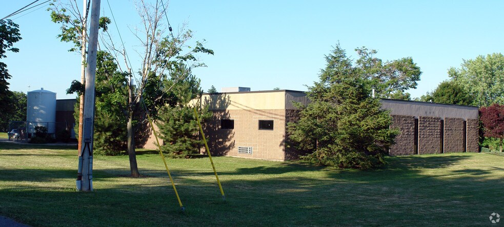 Primary Photo Of 6707 Brooklawn Pky, Mattydale Light Manufacturing For Lease