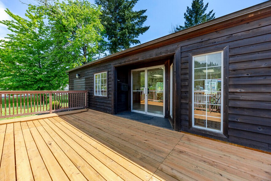 More Photos Of 45632 McKenzie Hwy, Vida Flex For Sale