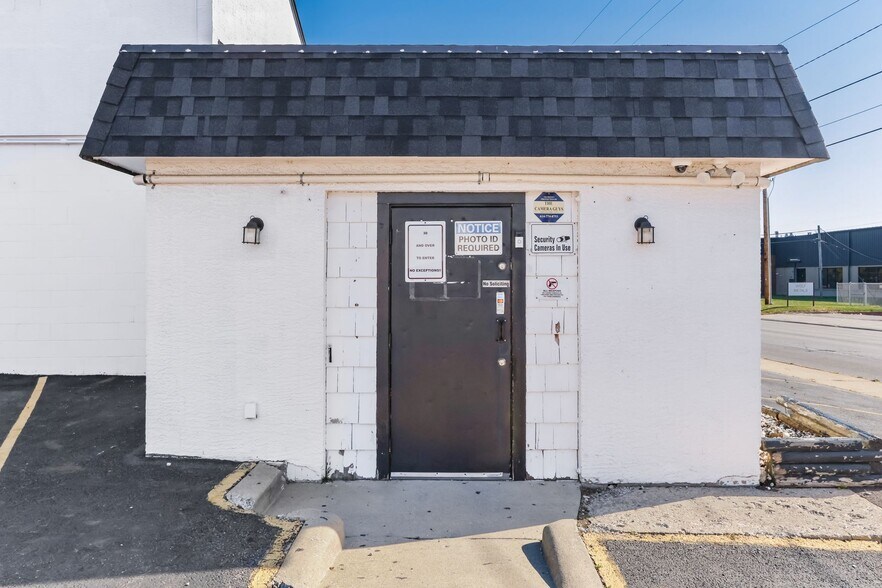 More Photos Of 1662 W Mound St, Columbus Restaurant For Sale