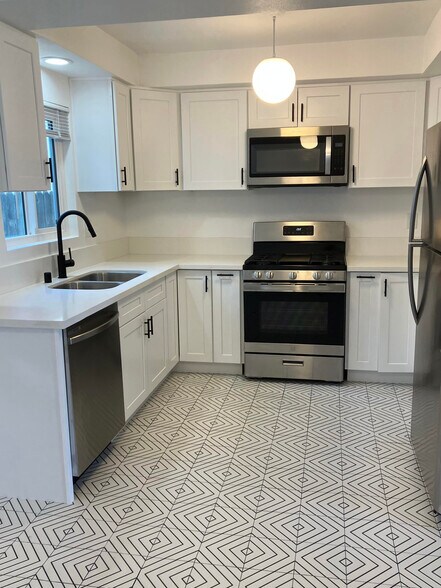 More Photos Of 5115 Clinton St, Los Angeles Apartments For Sale