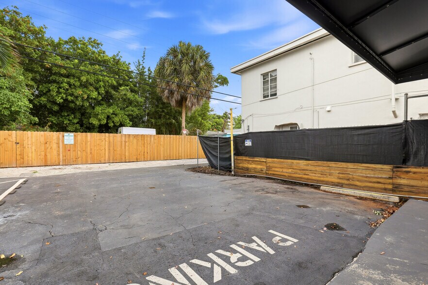 Primary Photo Of 824 N Dixie Hwy, Lake Worth Carwash For Lease