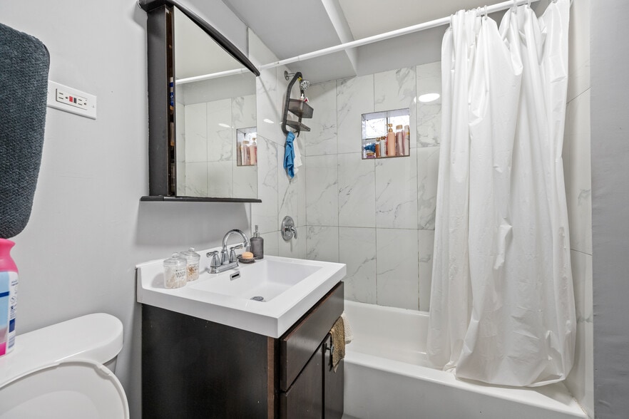 More Photos Of 7830 S Yates, Chicago Apartments For Sale