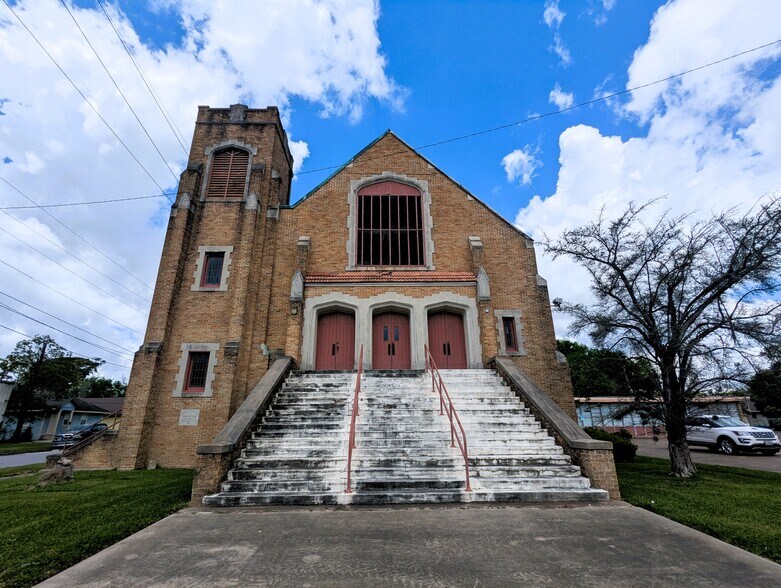 More Photos Of 1180 Washington Blvd, Beaumont Religious Facility For Sale