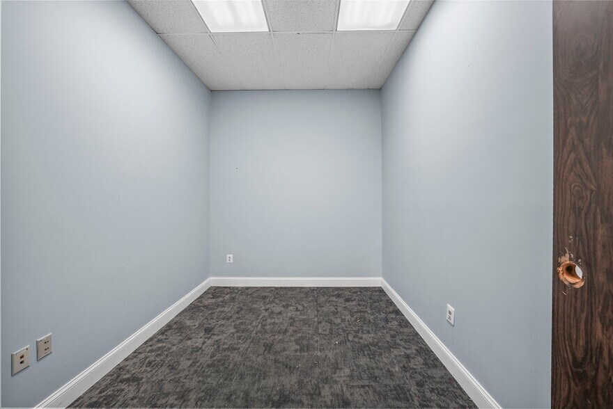 More Photos Of 1245 US 1, Edison Medical For Lease