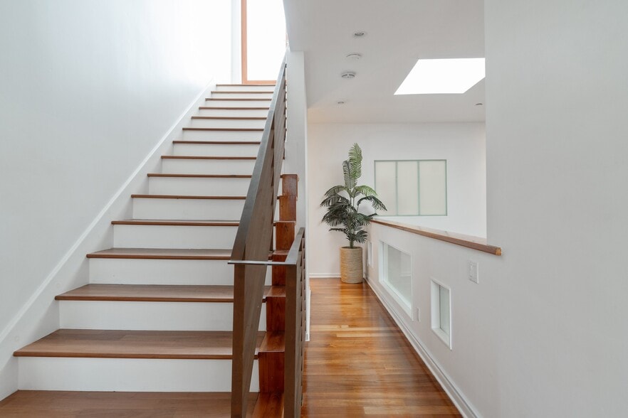 More Photos Of 1411-1413 Cloverfield Blvd, Santa Monica Apartments For Sale