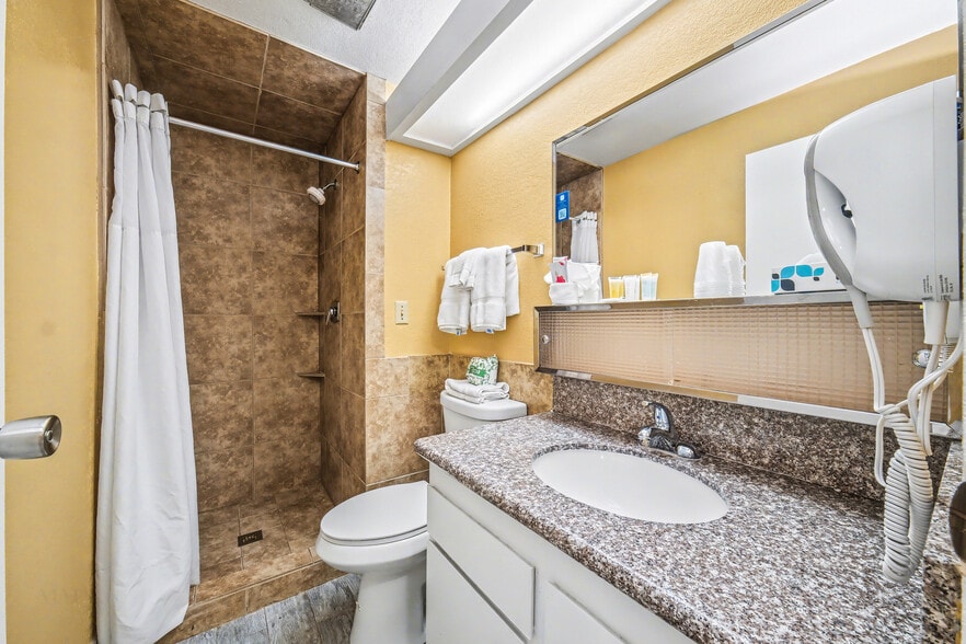 More Photos Of 386 E 300 S, Kanab Hotel For Sale