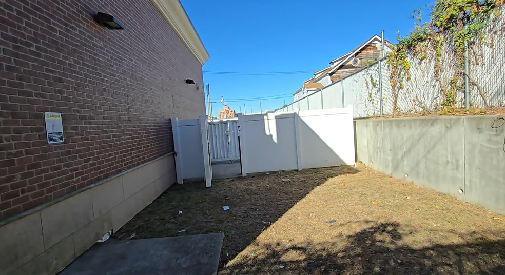 More Photos Of 66 S Franklin St, Hempstead Freestanding For Lease