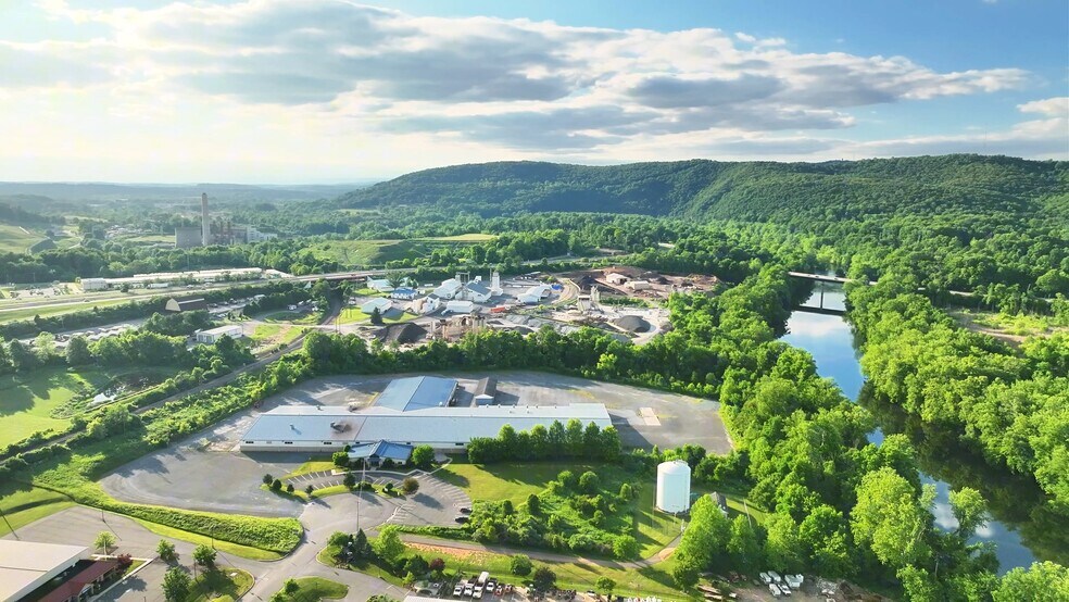 Primary Photo Of 5 East Pointe Dr, Birdsboro Warehouse For Sale