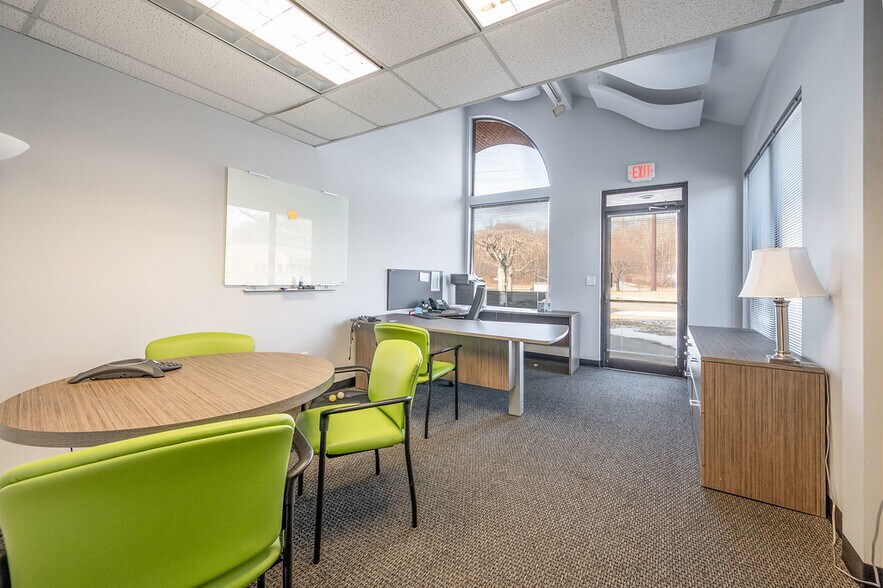 More Photos Of 3-9 Park Lawn Dr, Bethel Research And Development For Lease