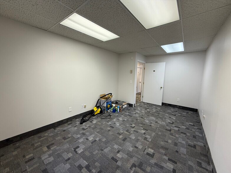 More Photos Of 625 Chandler St, Worcester Storefront Retail Office For Lease