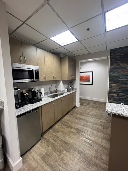 More Photos Of 8230 Boone Blvd, Vienna Office For Sale