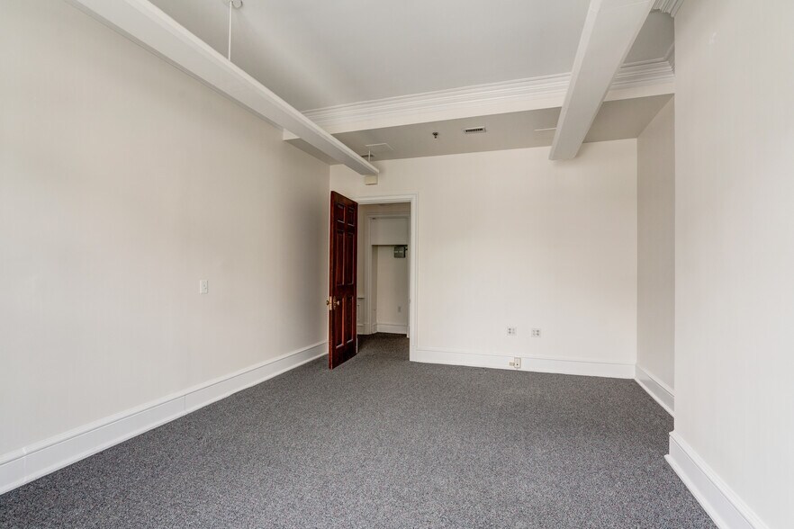 More Photos Of 2040 S St NW, Washington Office For Sale