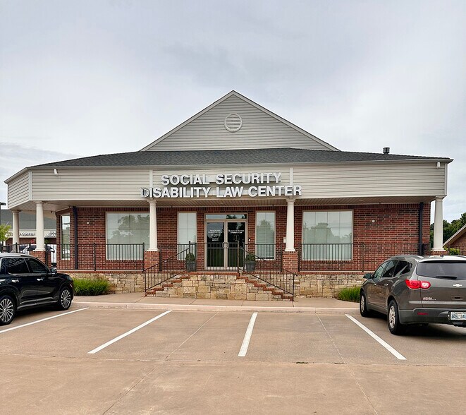 Primary Photo Of 1401-1425 E Ayers St, Edmond Office For Lease