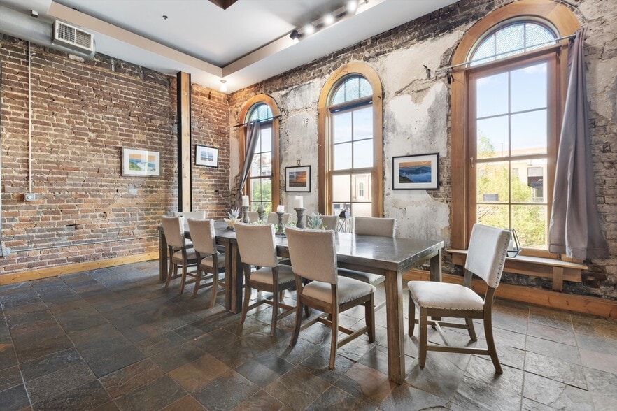 More Photos Of 16-20 Market Sq, Knoxville Apartments For Sale