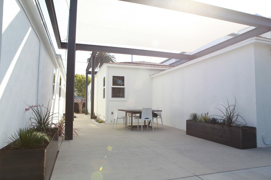 More Photos Of 718-720 Hampton Dr, Venice Office For Sale