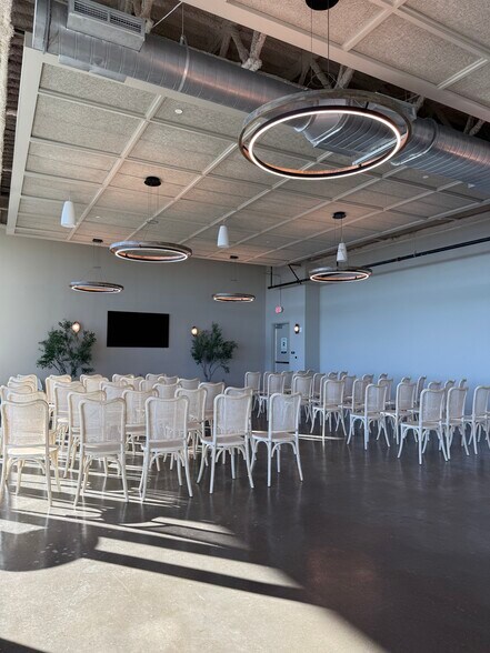 More Photos Of 850 Morrison Dr, Charleston Office For Lease