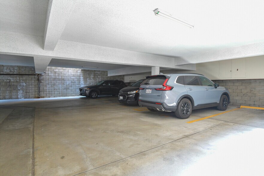 More Photos Of 320 N Belmont St, Glendale Apartments For Sale