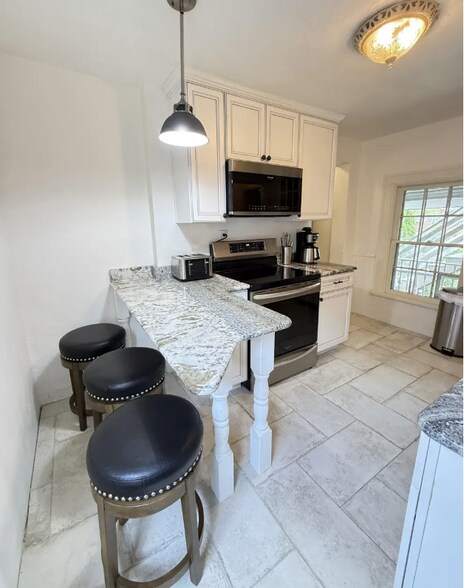 More Photos Of 1004 Park Ave, Galena Specialty For Sale