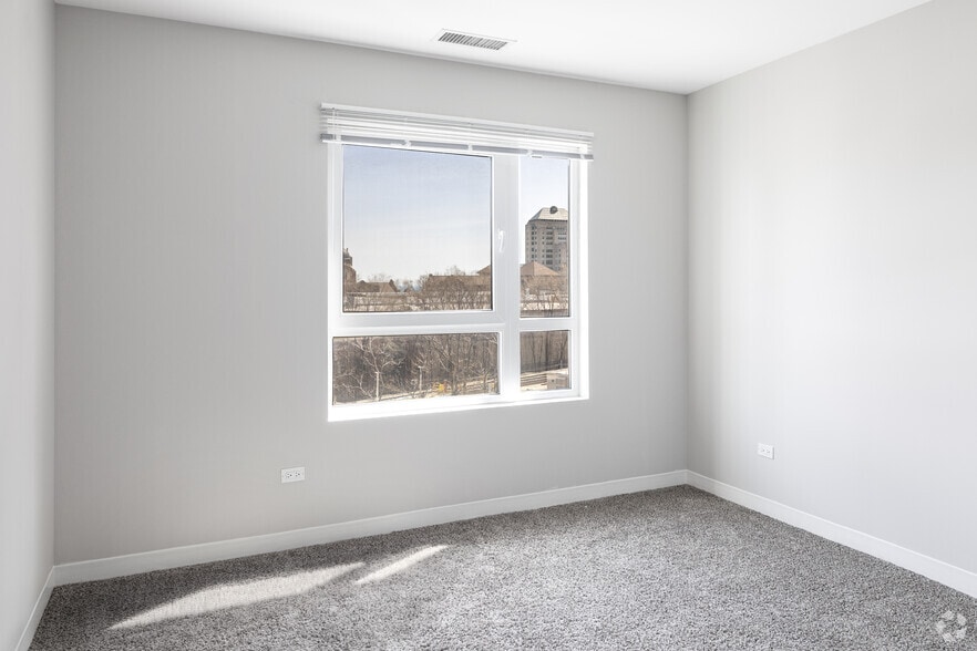 More Photos Of 6448-6464 N Sheridan Rd, Chicago Apartments For Lease