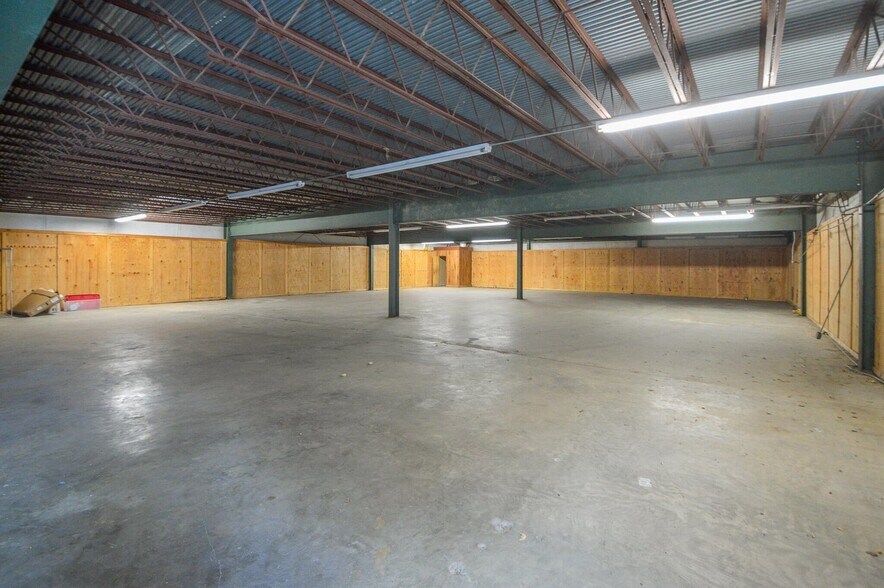More Photos Of 1095 Stark Rd, Starkville Warehouse For Sale