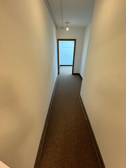 More Photos Of 5 Arch St, Brattleboro Office For Lease