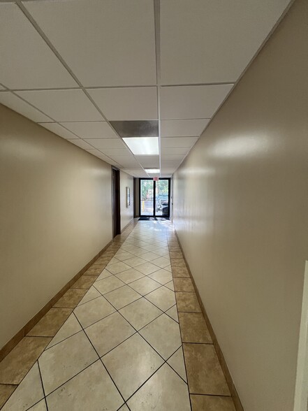 More Photos Of 6101 Webb Rd, Tampa Medical For Lease