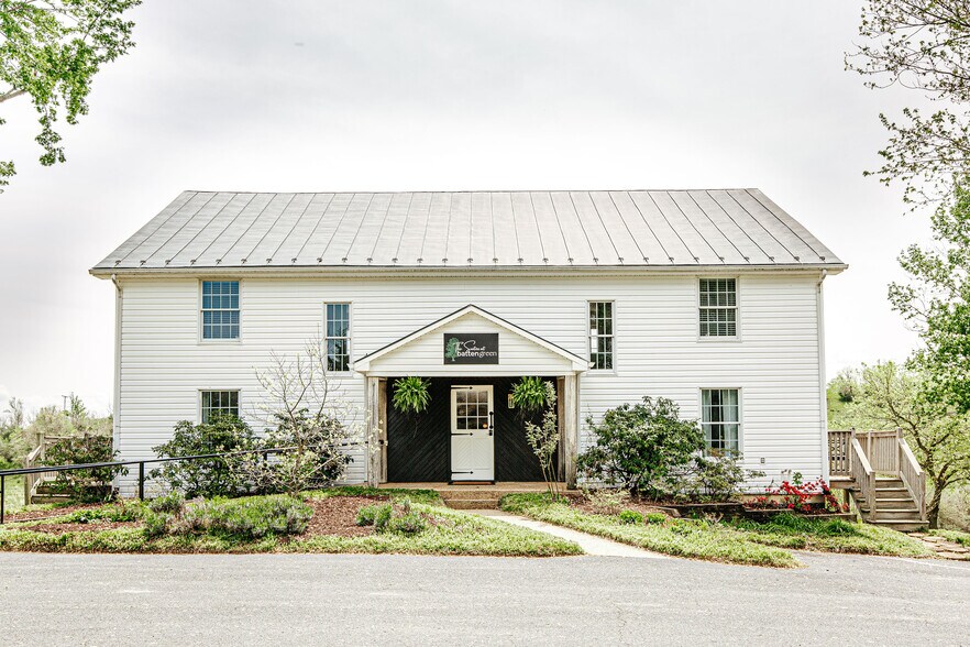 More Photos Of 1329 Commerce Rd, Staunton Hotel For Sale