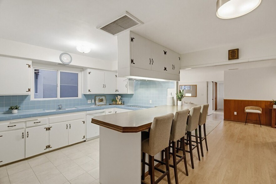 More Photos Of 829 Avalon Ct, San Diego Apartments For Sale